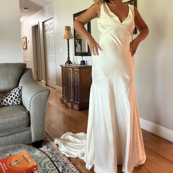 Justina McCaffrey Bridal Gown - Picture 2 of 2